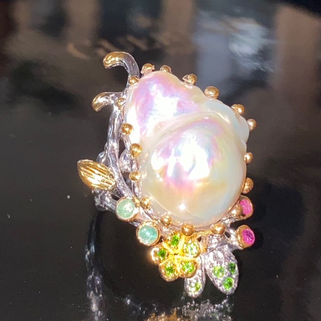 Beautiful Genuine Baroque Pearl Ring With Gems 400$